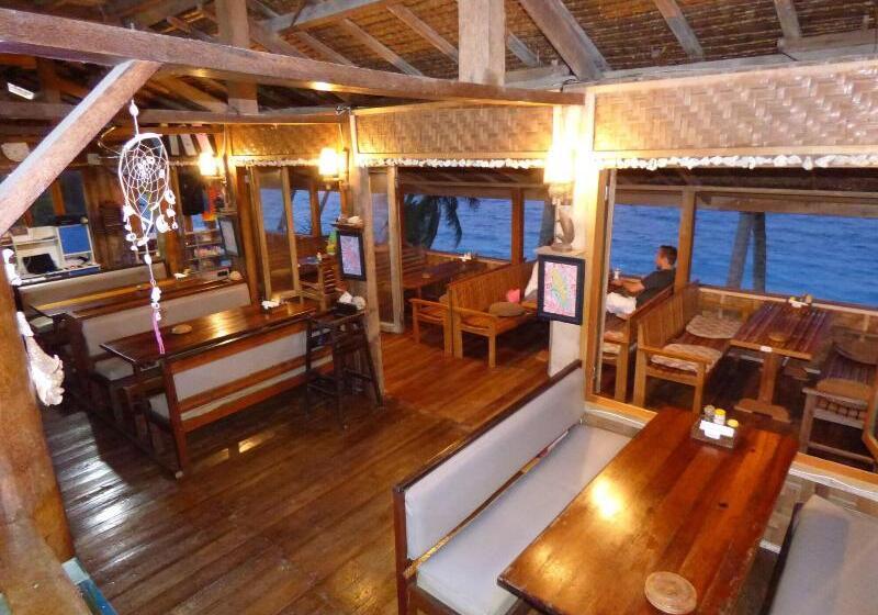 ホテル Freddies Santai Sumurtiga