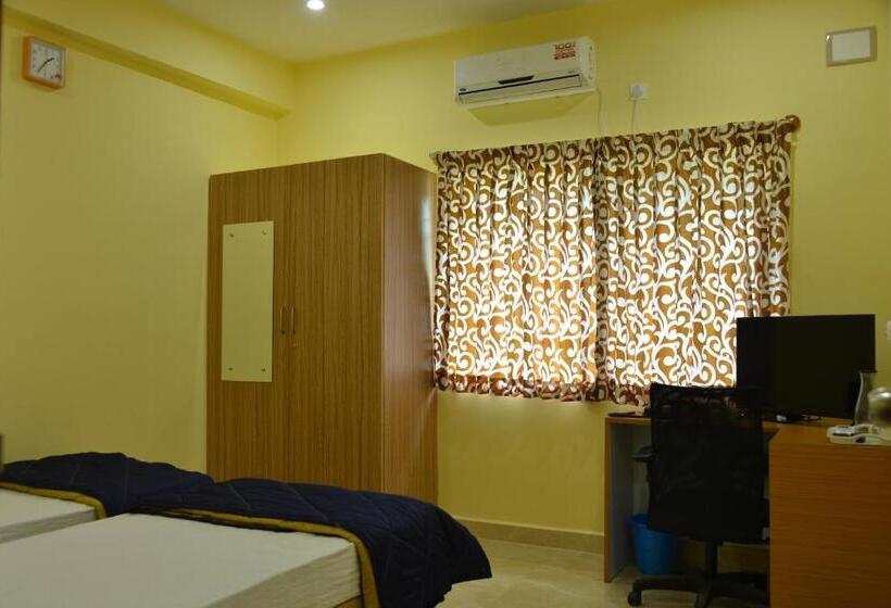 Отель Golden Nest