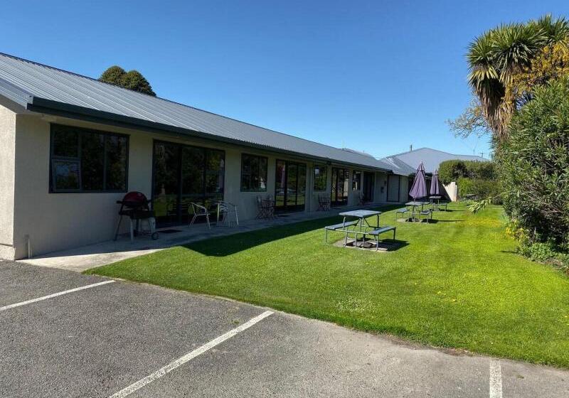 בית מלון כפרי Grove Park Motor Lodge