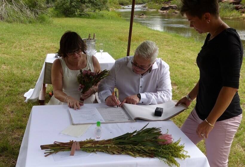 בית מלון כפרי Kaingo Game Reserve