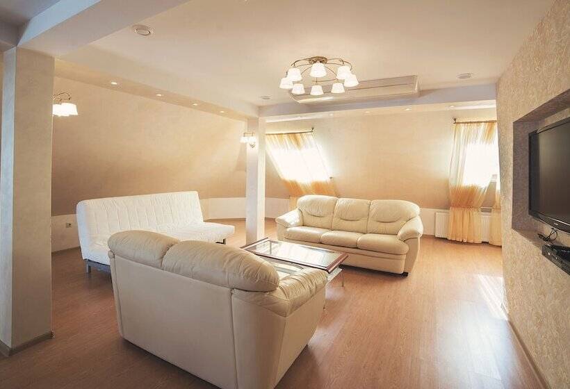 هتل Karkushin Dom