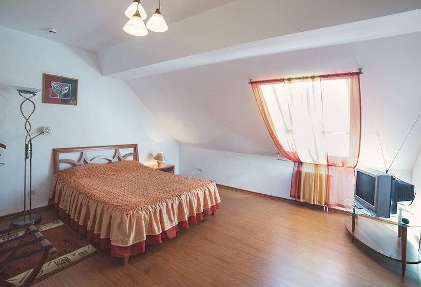 هتل Karkushin Dom