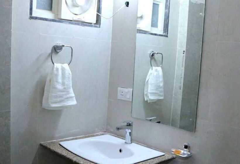 בית מלון כפרי Lokpriya Inn