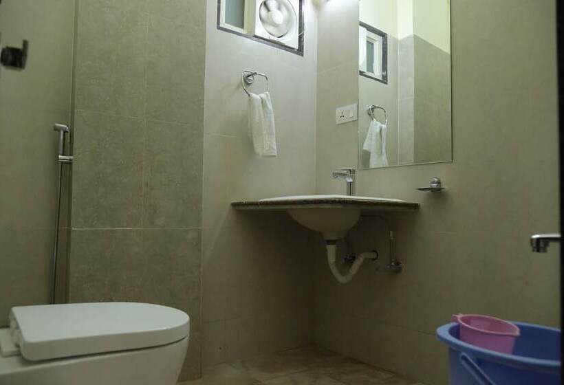 בית מלון כפרי Lokpriya Inn