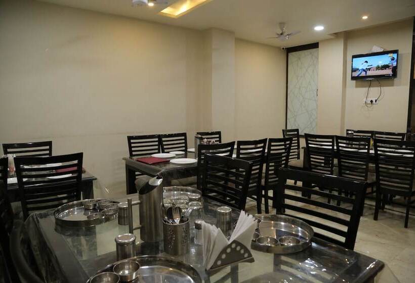 בית מלון כפרי Lokpriya Inn