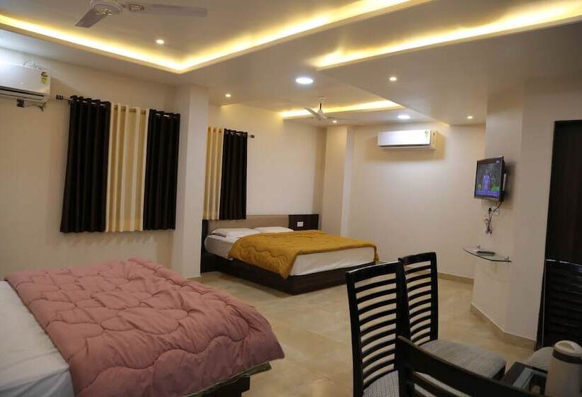 בית מלון כפרי Lokpriya Inn