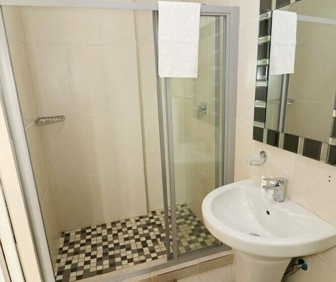 בית מלון כפרי Msitu Kwetu Lodge & Safaris