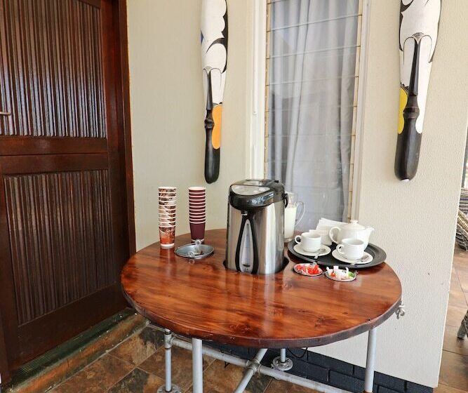 فندق Msitu Kwetu Lodge & Safaris