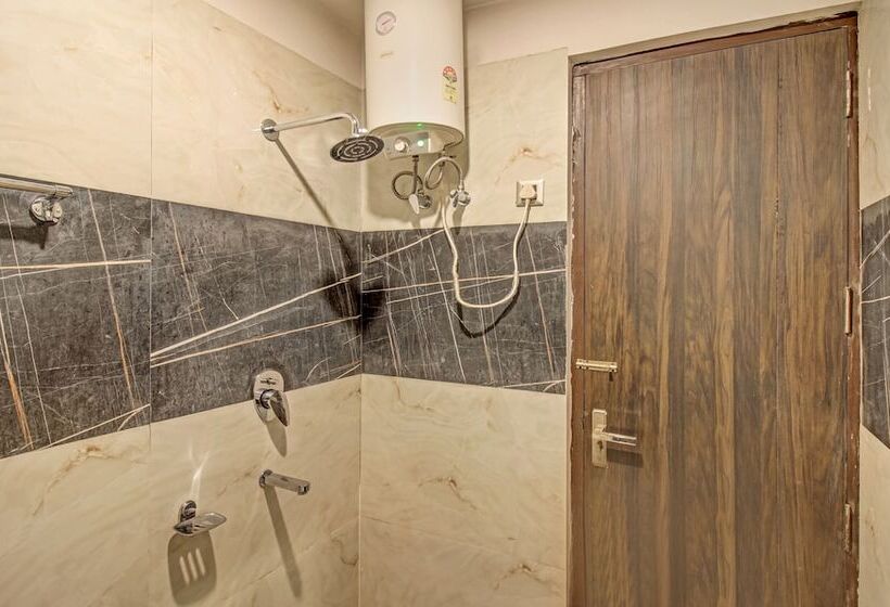 Отель Treebo Trend Sam Inn