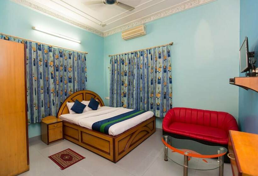 Landmark Ab Block Hotel By Oyo Rooms