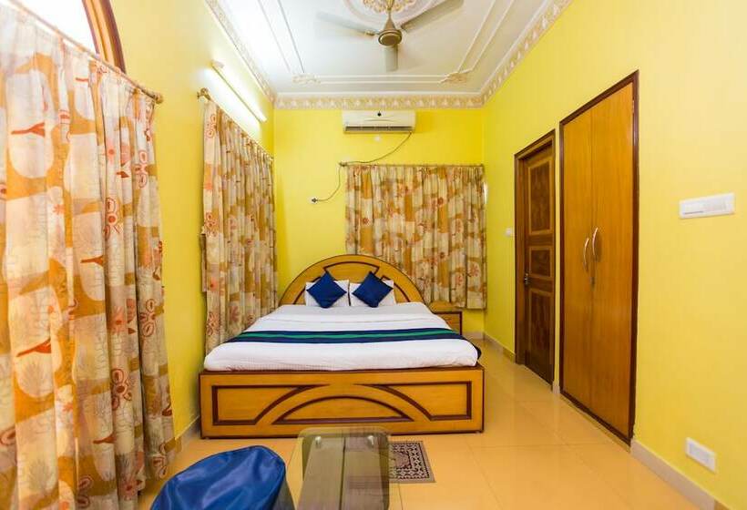 Landmark Ab Block Hotel By Oyo Rooms