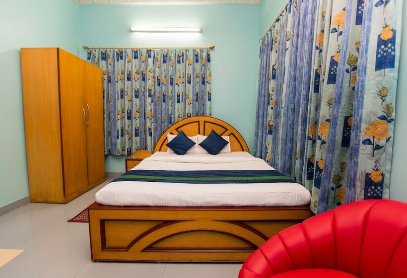 Landmark Ab Block Hotel By Oyo Rooms