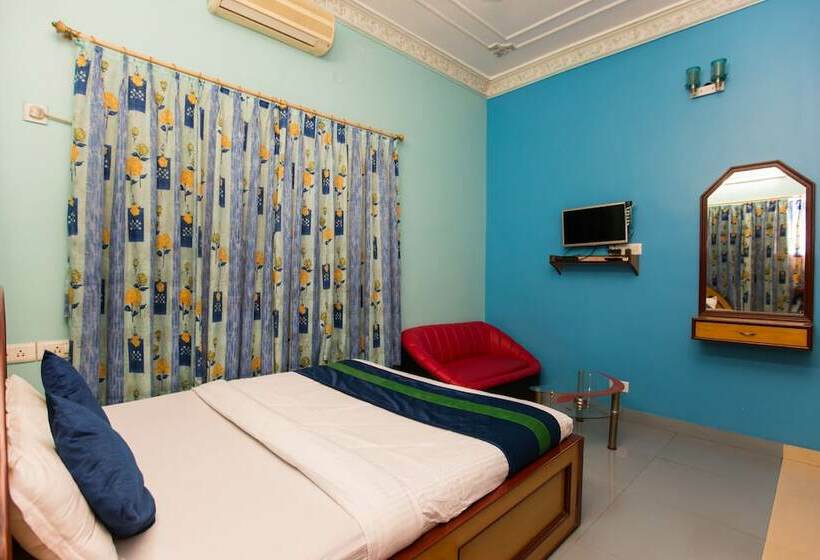 Landmark Ab Block Hotel By Oyo Rooms