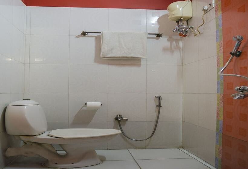 Landmark Ab Block Hotel By Oyo Rooms