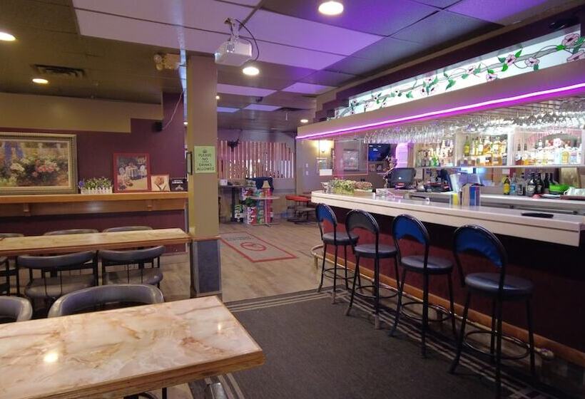 فندق على الطريق Sundre Motor Inn