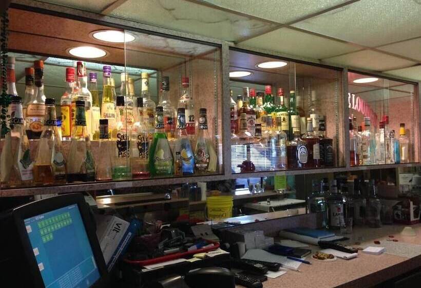 فندق على الطريق Sundre Motor Inn