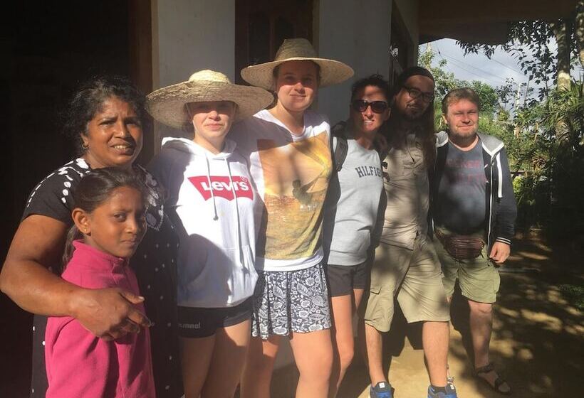 ペンション Adisham Village Home