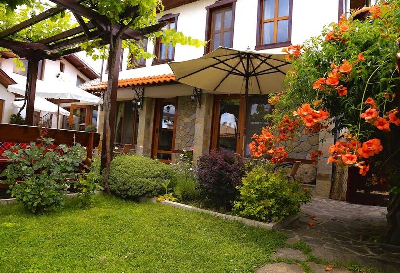 Пансион Iliikova House