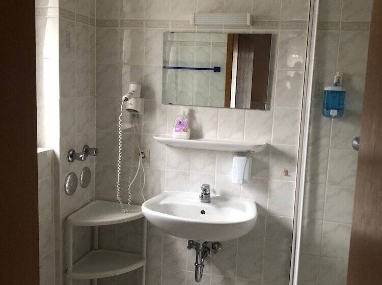 פנסיון Simona Hotel Frankfurt Airport