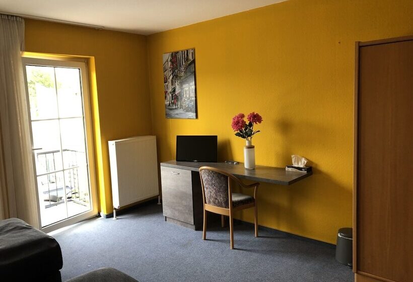 פנסיון Simona Hotel Frankfurt Airport