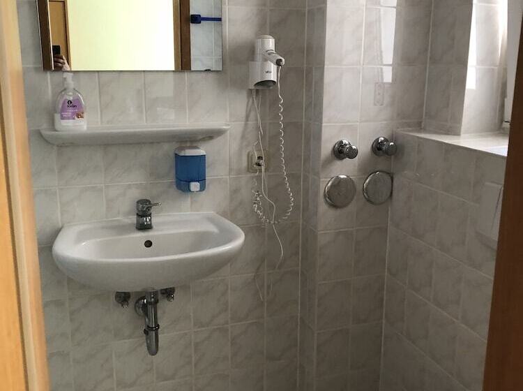 פנסיון Simona Hotel Frankfurt Airport