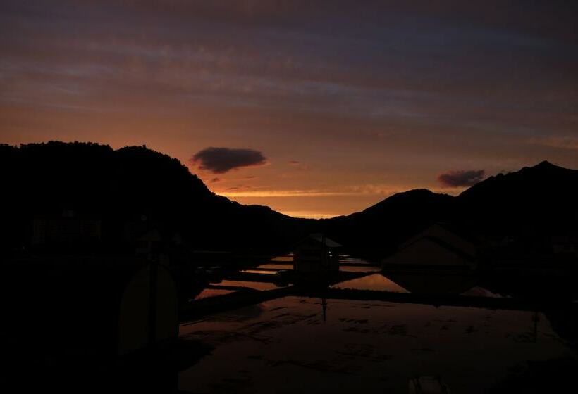 פנסיון Villa Green Grass