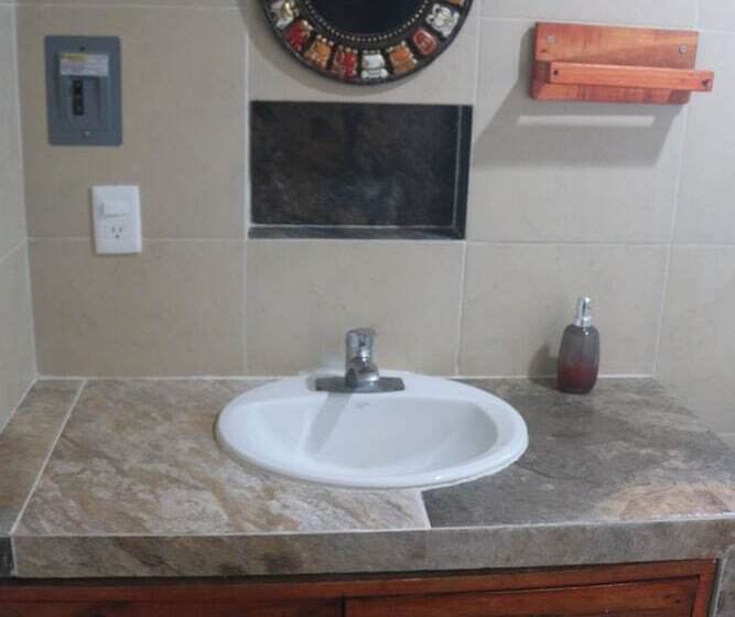 Общежитие Hostal Tunich Naj &