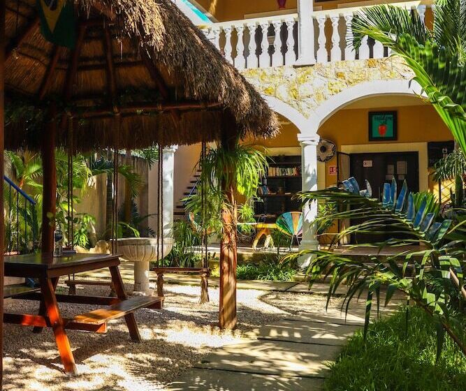 Общежитие Hostal Tunich Naj &