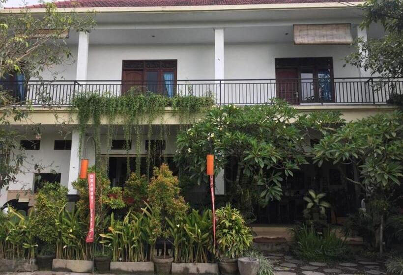 Общежитие Surfer S Beach House