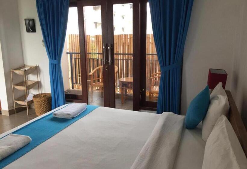 Общежитие Surfer S Beach House