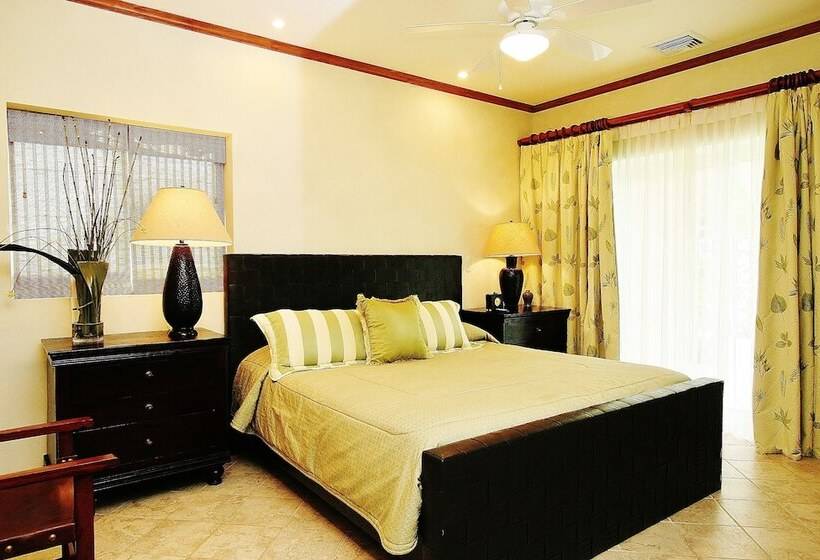 Cr Luxury Los Sueños Condos