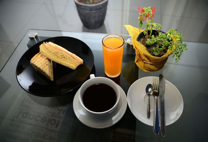 مسافرخانه Lancelot