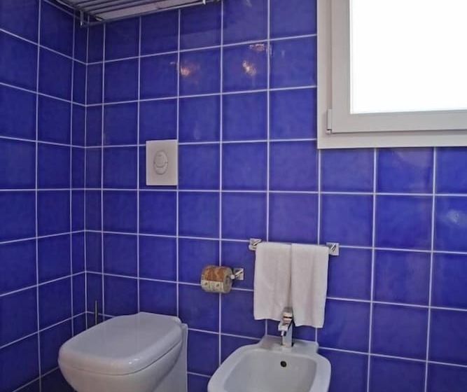 مسافرخانه Regina Simius