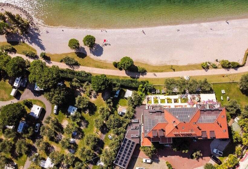 هتل Baia Azzurra   Lake Front