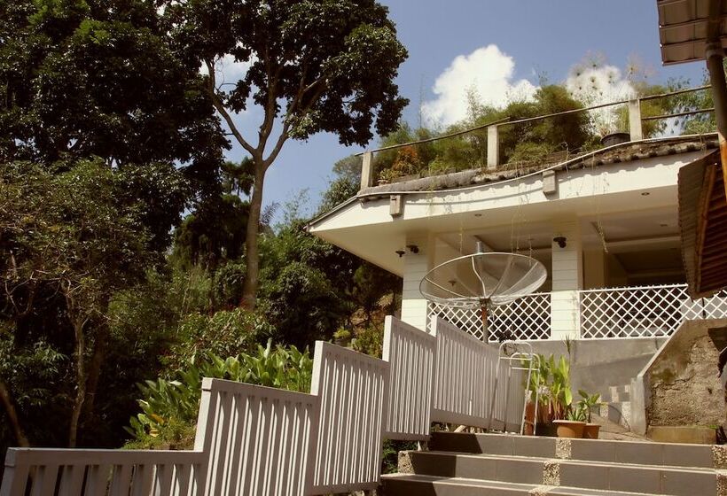 ホテル Bantal Guling Villa