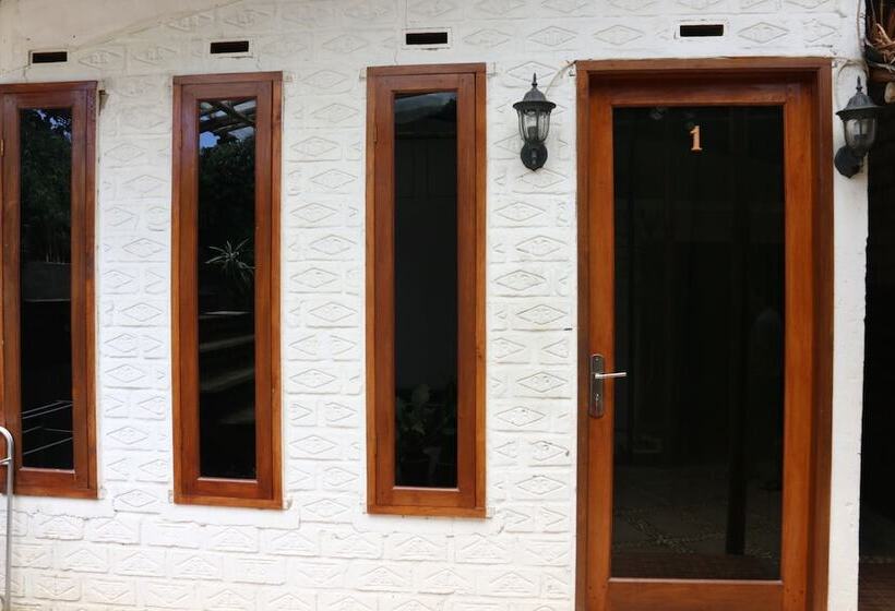 ホテル Bantal Guling Villa