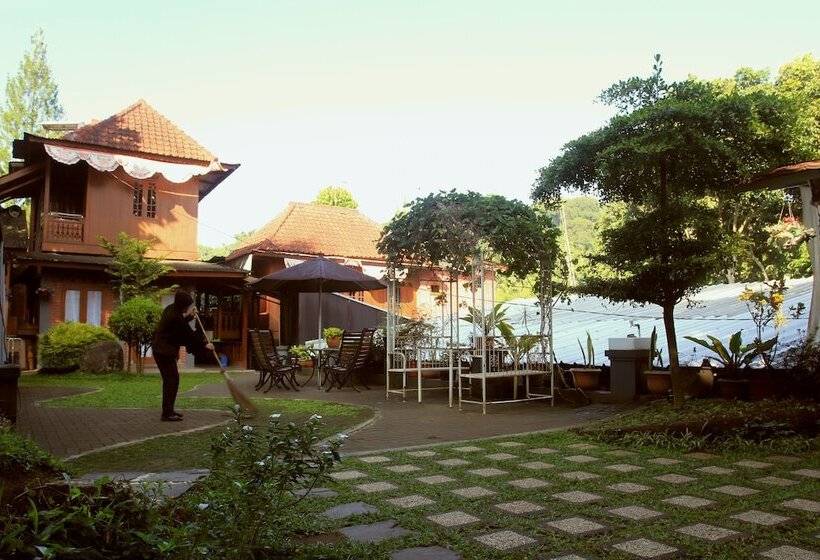 ホテル Bantal Guling Villa