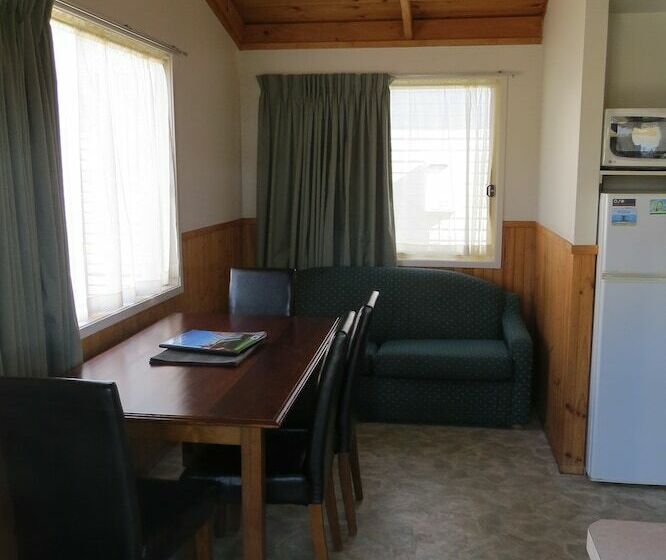 בית מלון כפרי Beachfront Hallidays Point