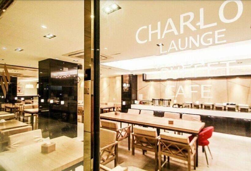 Hotel Charlot Castle