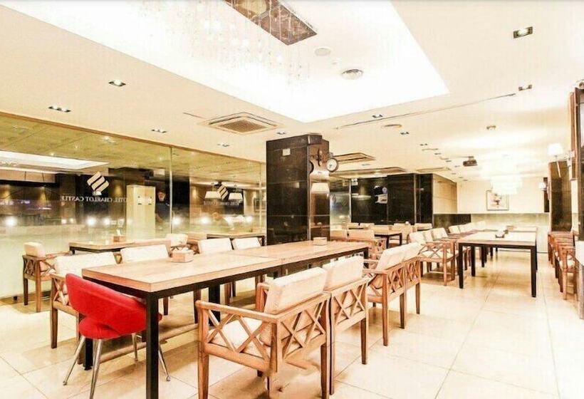 Hotel Charlot Castle