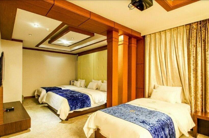 Hotel Charlot Castle