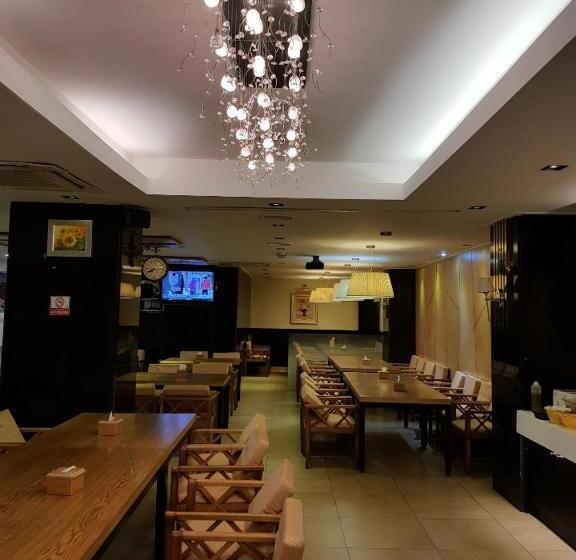 Hotel Charlot Castle