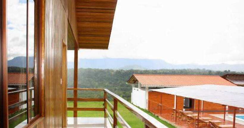 هتل Hosteria Farallon