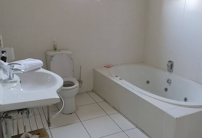 בית מלון כפרי Lilitha Guest Lodge & Conferencing