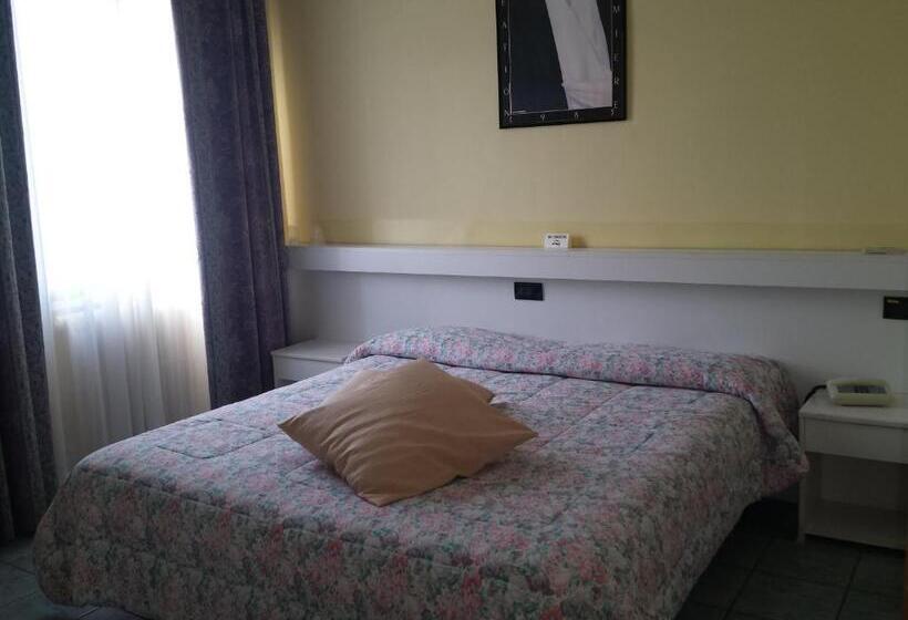 ホテル Stazione Sul Lago Di Iseo