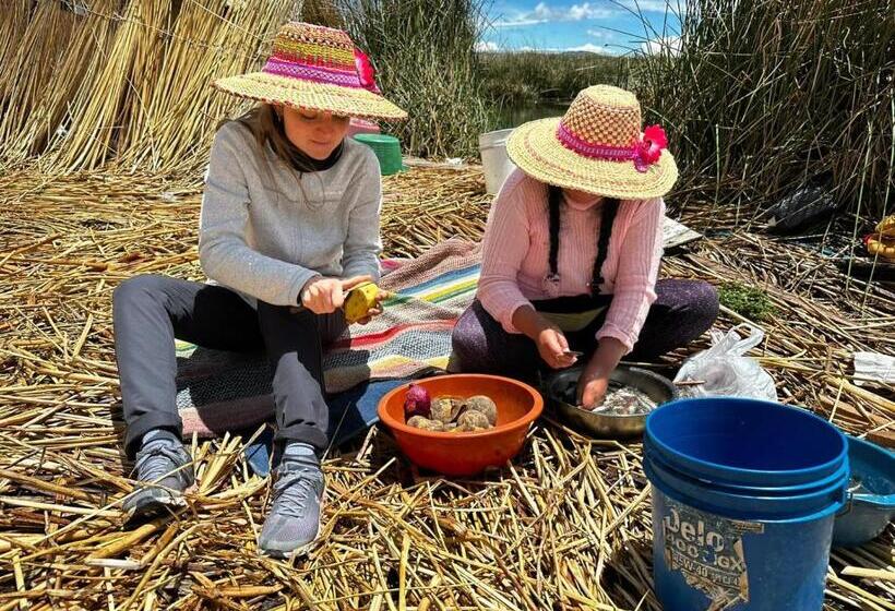 ホテル Uros Titikaka The Best Lodge