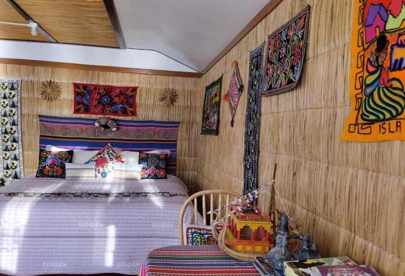 ホテル Uros Titikaka The Best Lodge