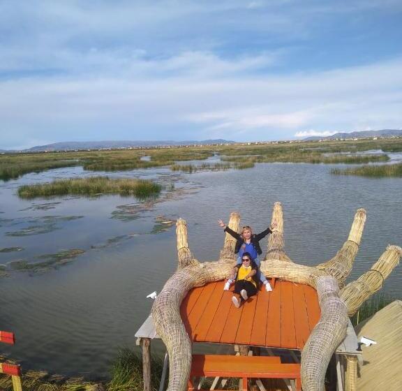 ホテル Uros Titikaka The Best Lodge