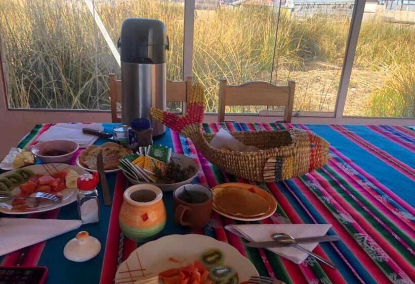 ホテル Uros Titikaka The Best Lodge