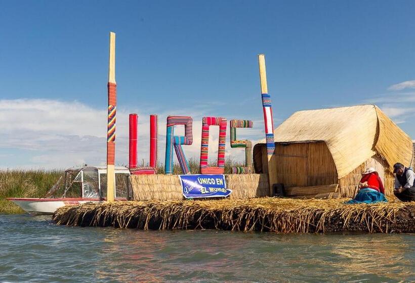 ホテル Uros Titikaka The Best Lodge